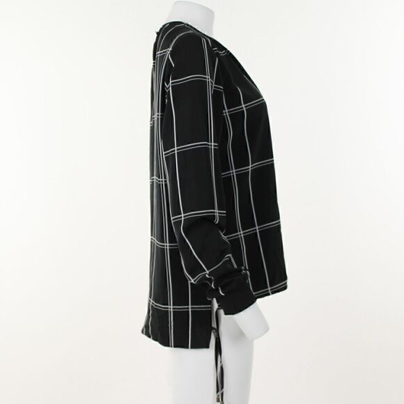 Keyhole Detail Checked Top   - Picture 5 of 5